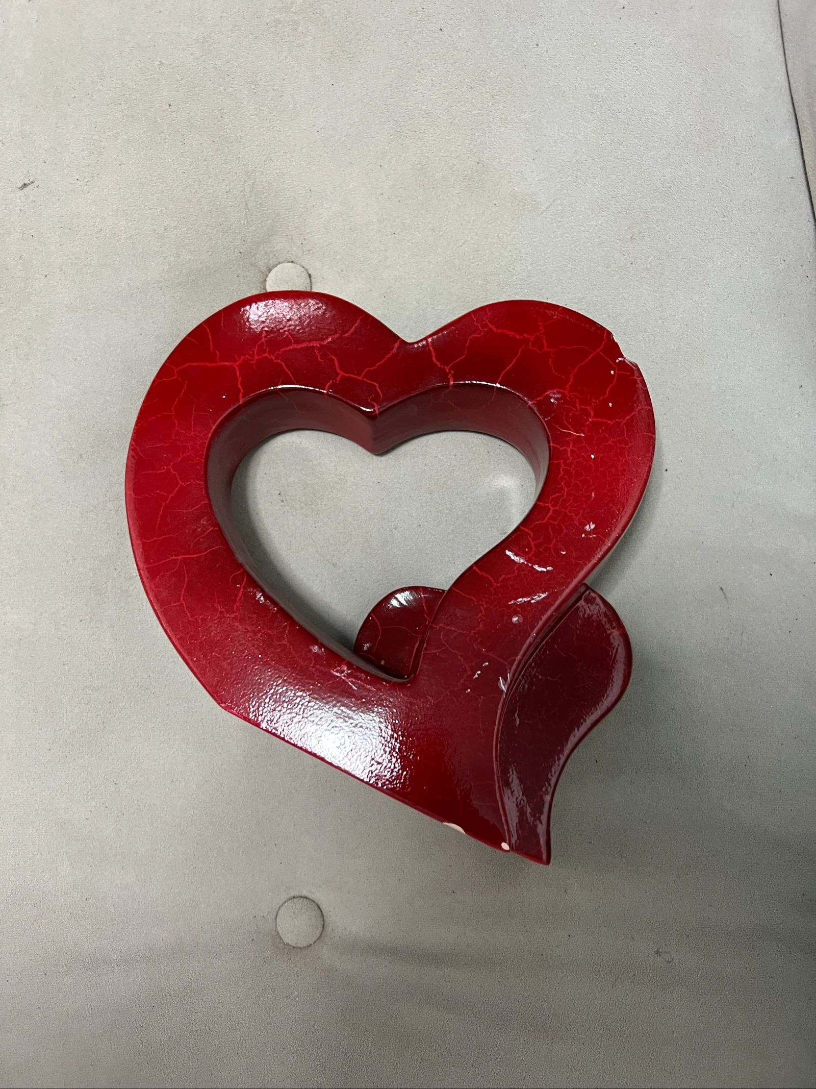 Red hearts sculpture – photo 3